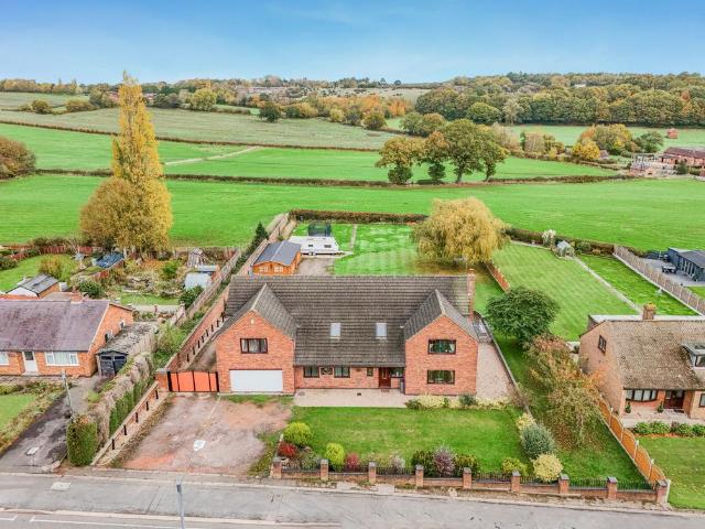 House for sale in Gun Hill, Warwickshire