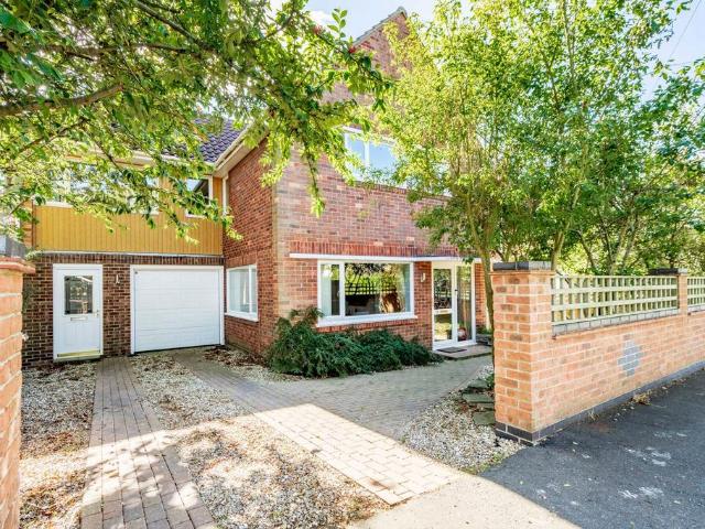 House for sale in Eaton Rise, East Bank