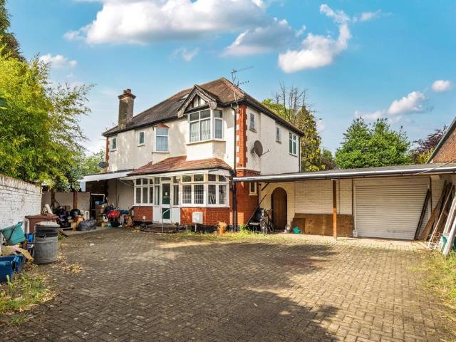 House for sale in London Borough of Hounslow, Strand