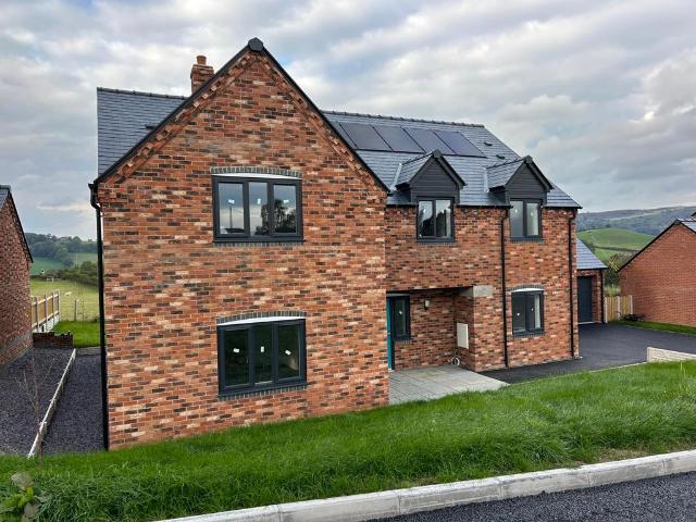 House for sale in Castle Caereinion, Wales