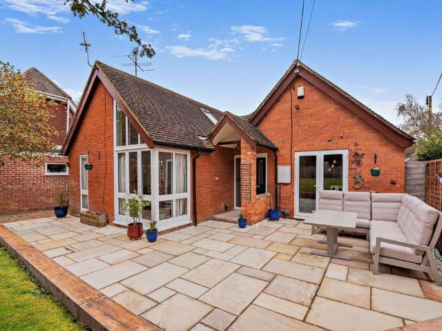 House for sale in Ashmore Green, West Berkshire