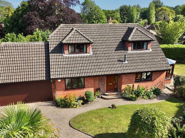 House for sale in Fole, Surrey
