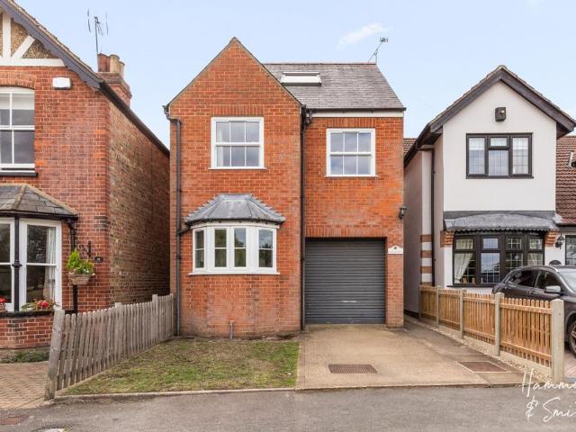 House for sale in Debden Green, Epping