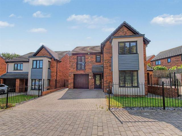 House for sale in Moorside, Tyne And Wear