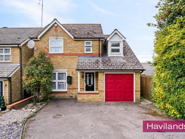 House for sale in Oakwood, Greater London