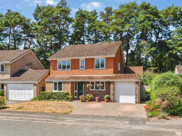 House for sale in Sheerwater, Woking