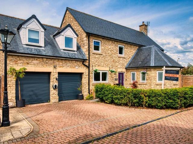 House for sale in Burton Salmon, North Yorkshire