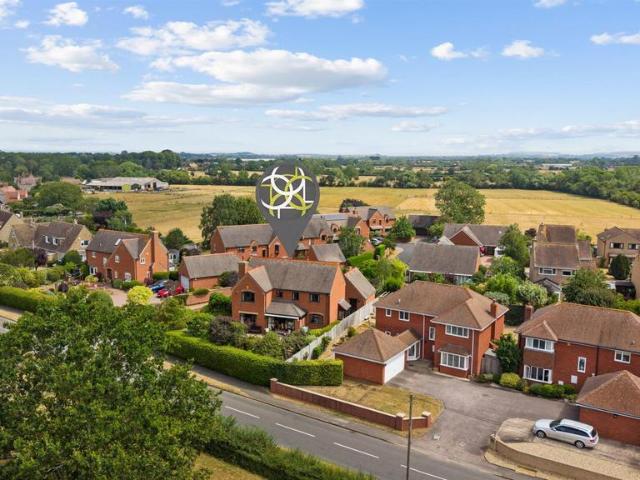 House for sale in Crookhill, Worcestershire