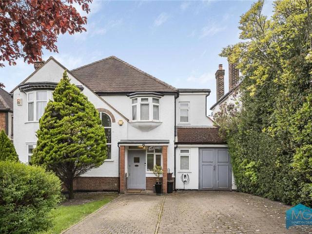 House for sale in Mill Hill, Greater London