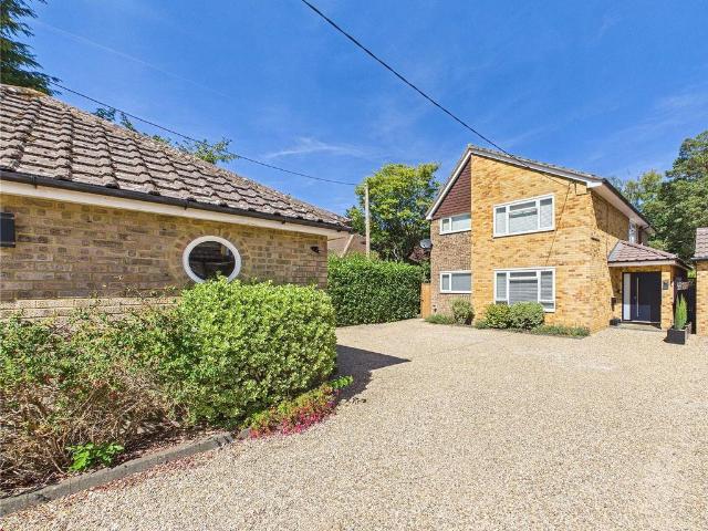 House for sale in Heol-las, Surrey