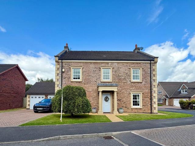 House for sale in Garlands
