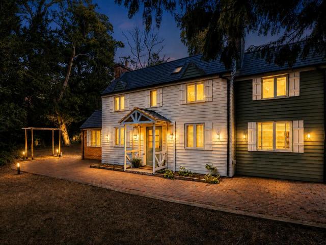 House for sale in Hillview, Surrey