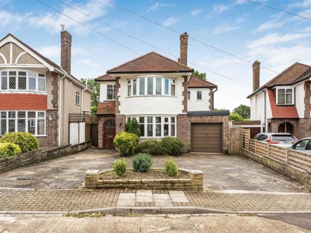 House for sale in Harrow Weald, Greater London