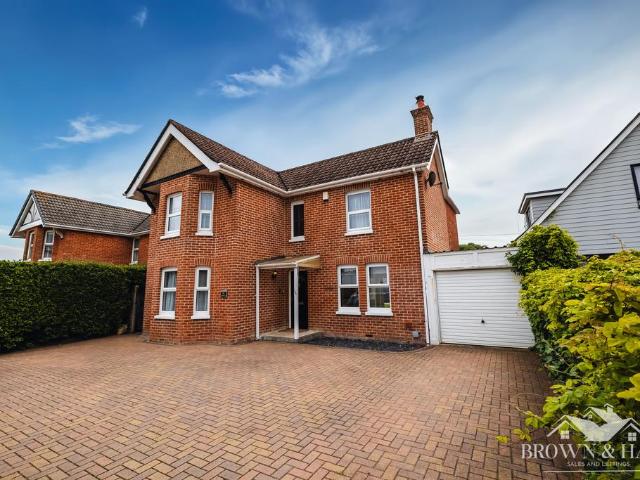 House for sale in Tricketts Cross, Ferndown