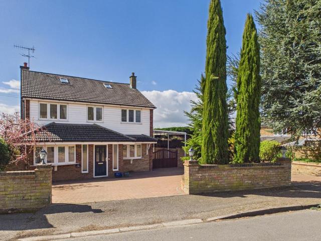 House for sale in Counters End, Pouchen End