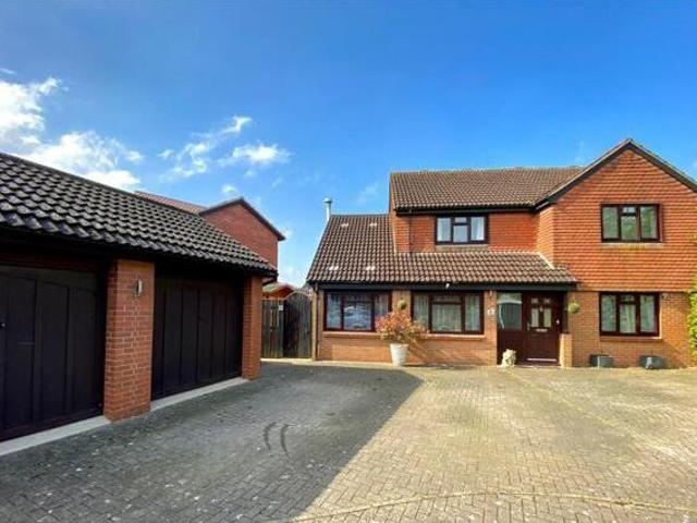 House for sale in Gloucester, Gloucestershire