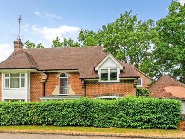 House for sale in Ascot