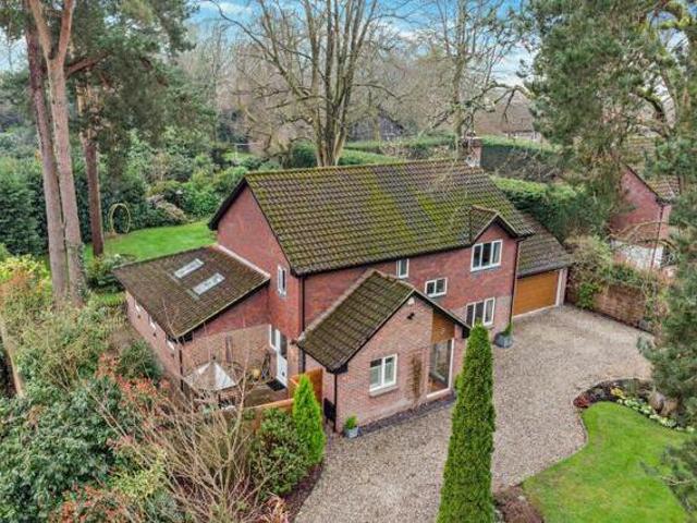 House for sale in Ascot