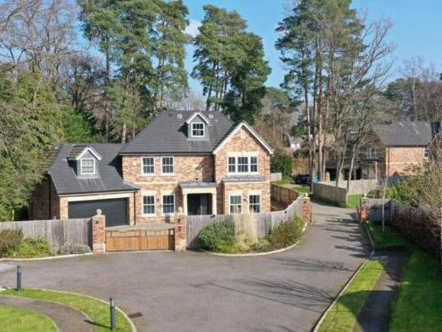 House for sale in Ascot