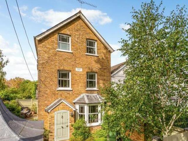 House for sale in Ascot