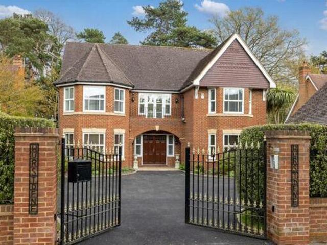 House for sale in Ascot