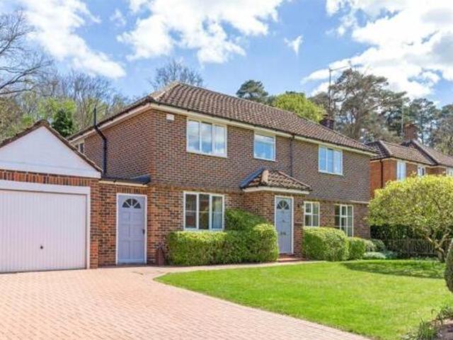 House for sale in Ascot