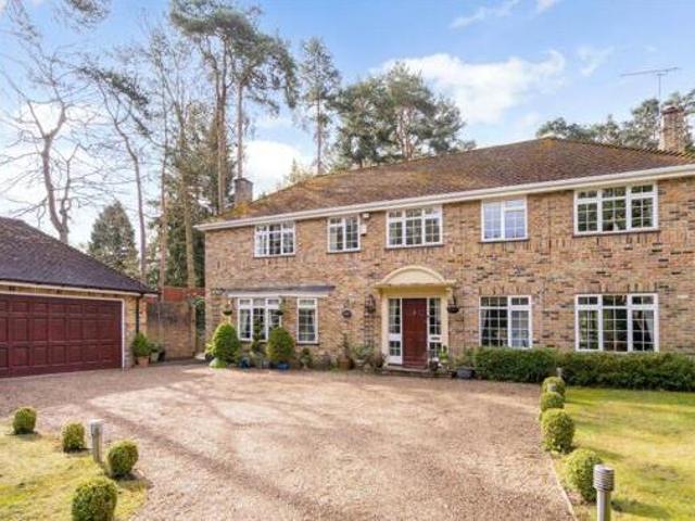 House for sale in Ascot