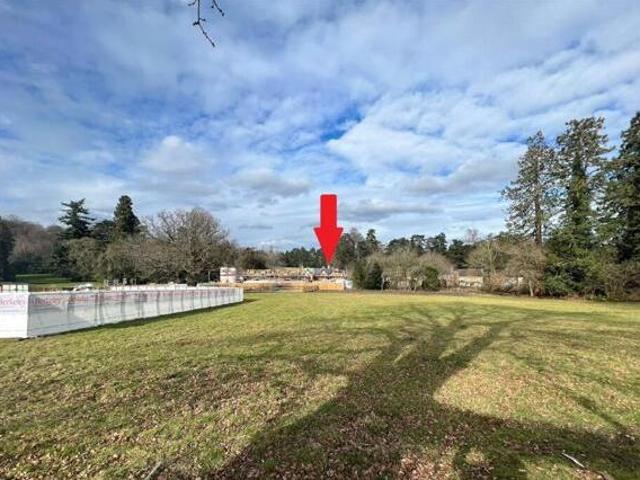 House for sale in Ascot