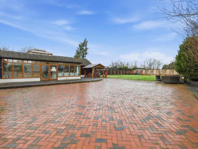 Farm for sale in Pilgrims' Hatch, Navestock Side