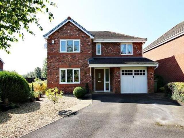 House for sale in Leigh