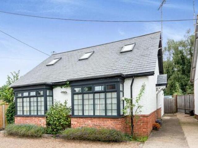 House for sale in Heol-las, Surrey