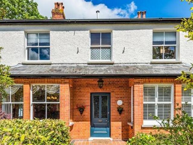 House for sale in Heol-las, Surrey