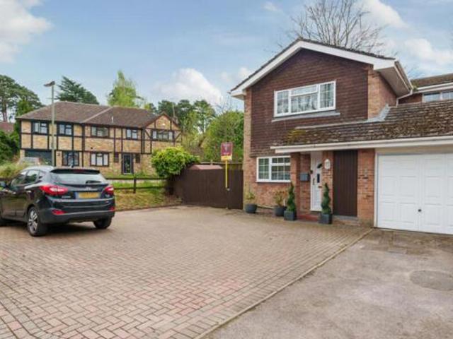House for sale in Heol-las, Surrey