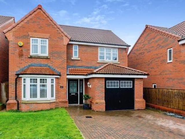 House for sale in Mapplewell, South Yorkshire
