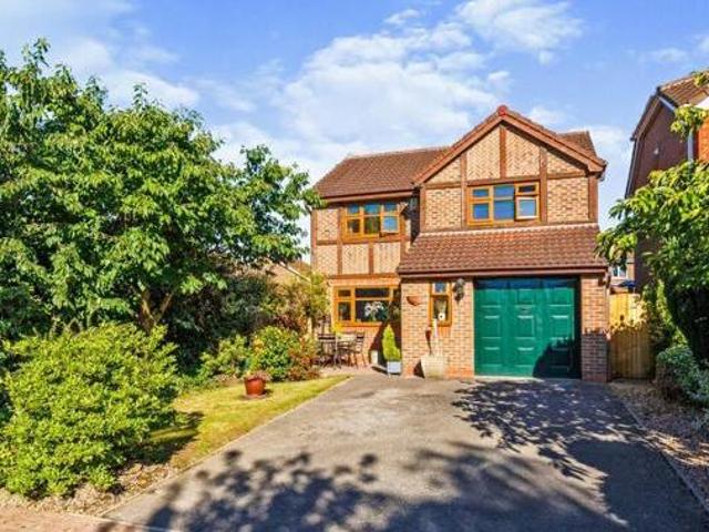House for sale in Mapplewell, South Yorkshire