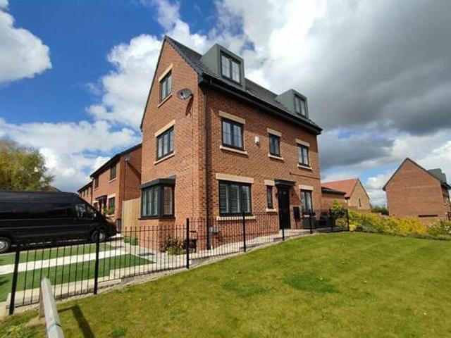 House for sale in Royston, South Yorkshire