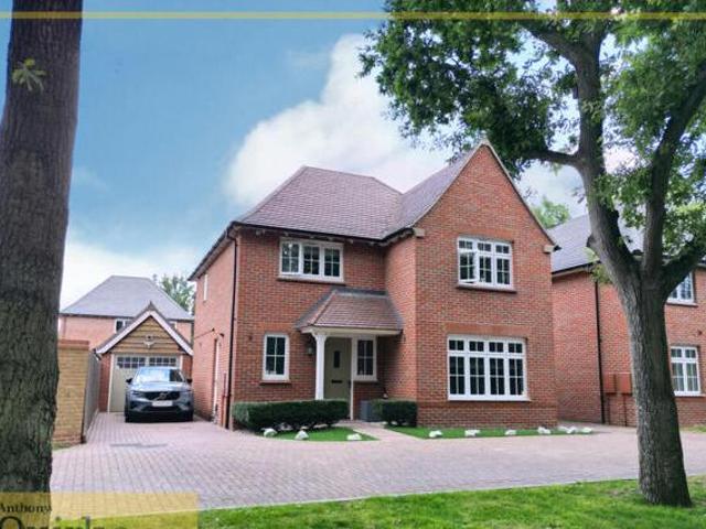 House for sale in Laindon, Essex