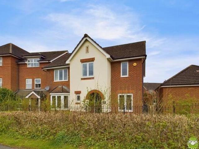 House for sale in Hounsome Fields, Basingstoke and Deane