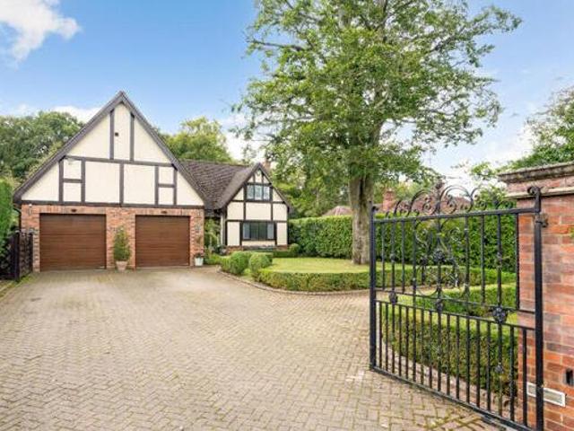 House for sale in Holtspur, Forty Green