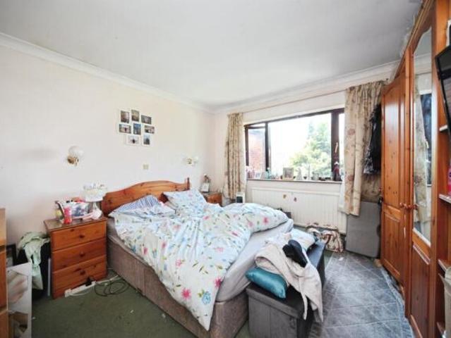 Property for sale in Spring Park, Luton