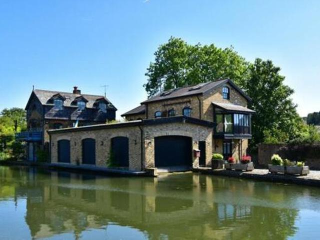 House for sale in Pouchen End, Hertfordshire
