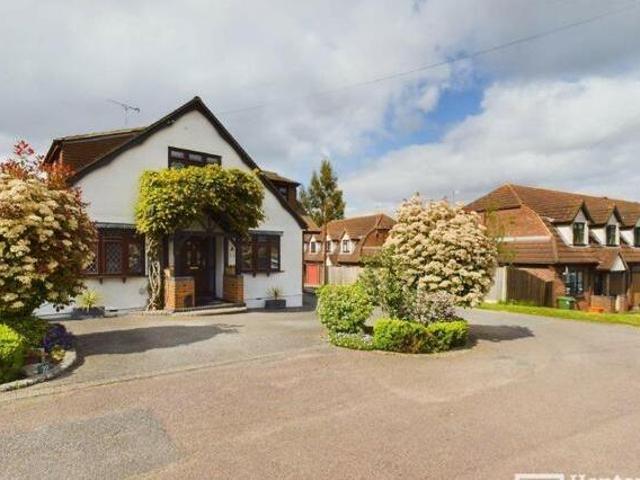 House for sale in Queens Park, Basildon
