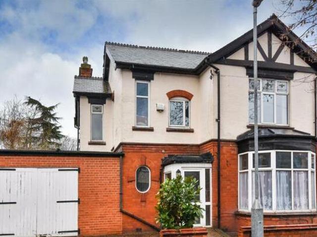 House for sale in Wood End, Park Village