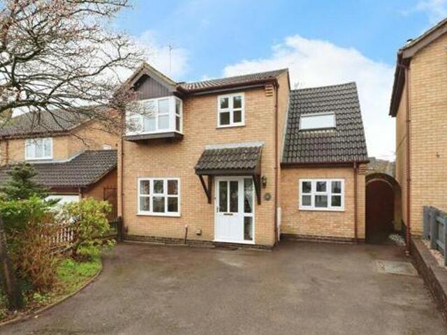 House for sale in Cawston, New Bilton