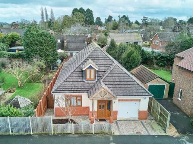 House for sale in Overslade, New Bilton