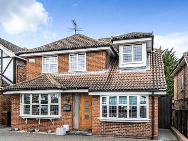 House for sale in Borehamwood, Hertsmere