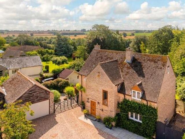 House for sale in Brackley, West Northamptonshire