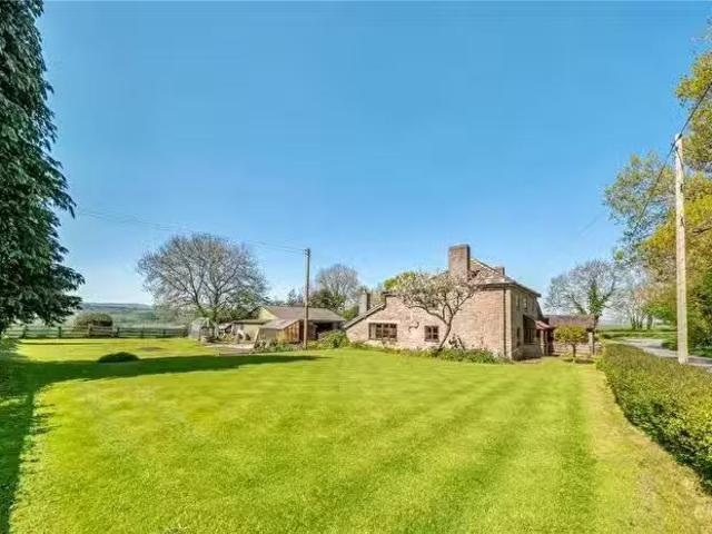 House for sale in Upcott