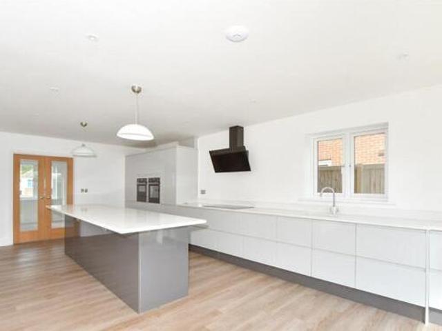 House for sale in Dumpton, Acol