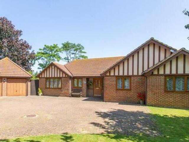 House for sale in Dumpton, Acol